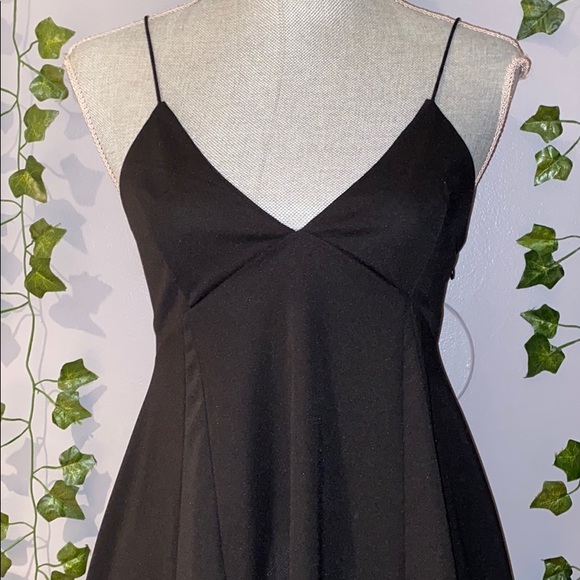 Kendall & Kylie Dresses & Skirts - Woman's Kendall & Kylie Black Flowy Mini Dress M